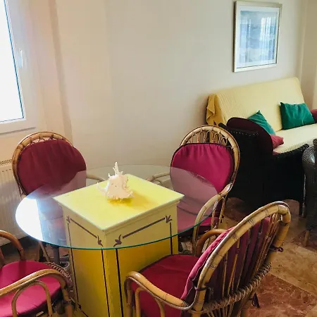 アパート Edificio Oasis カルプ