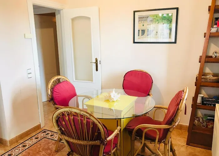 アパート Edificio Oasis カルプ